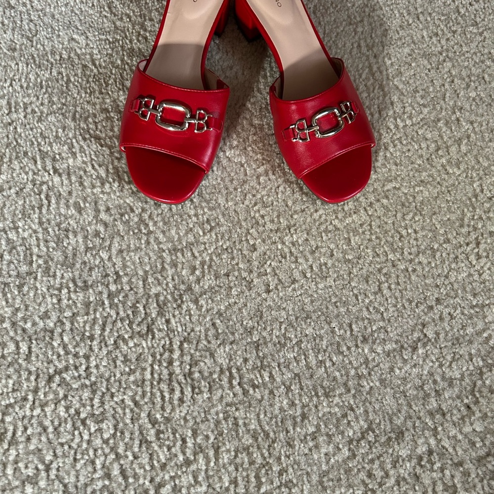 Bandolino Red Mules with Glossy Finish and Square Toe